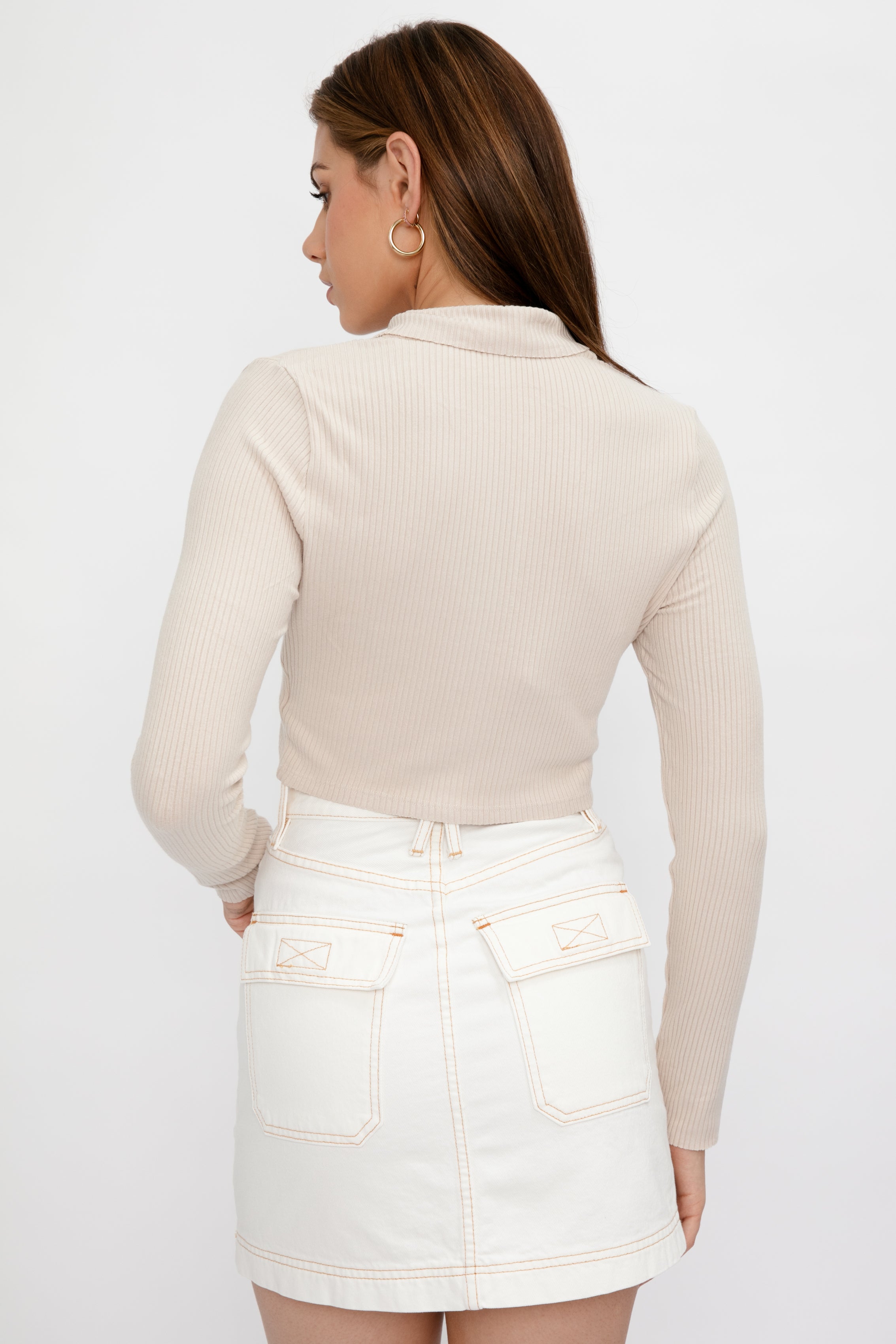 Alloy Ribbed Cropped Turtleneck in Limestone