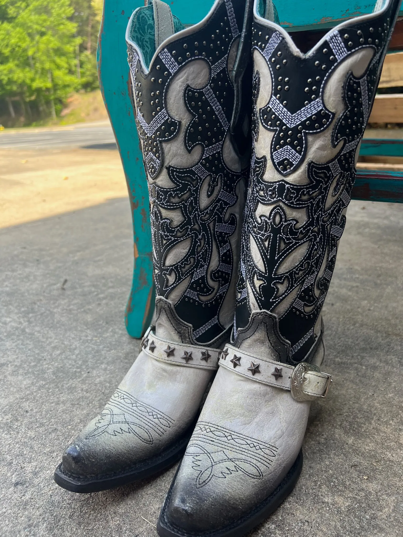 Corral distressed white black overlay embroidery star studs boots C4011