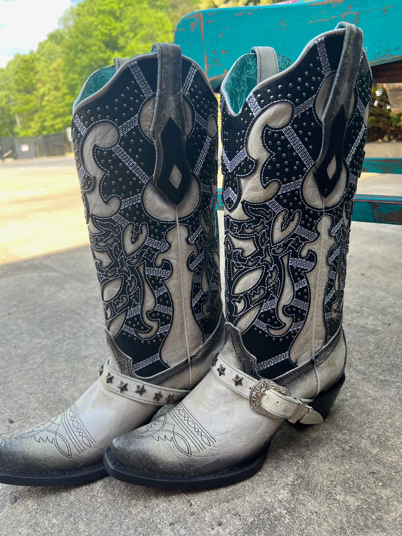 Corral distressed white black overlay embroidery star studs boots C4011