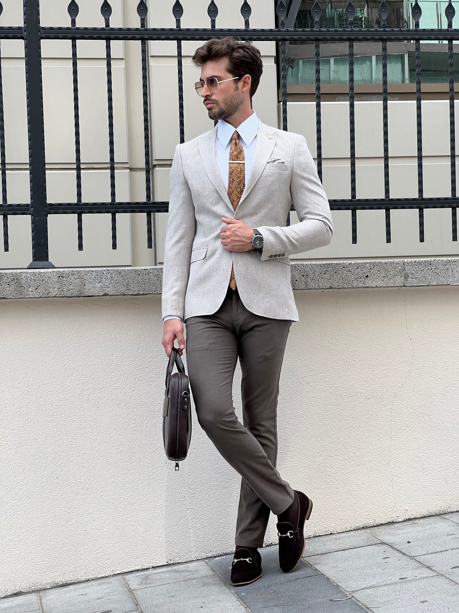 Slim Fit Beige Blazer with Pointed Collar