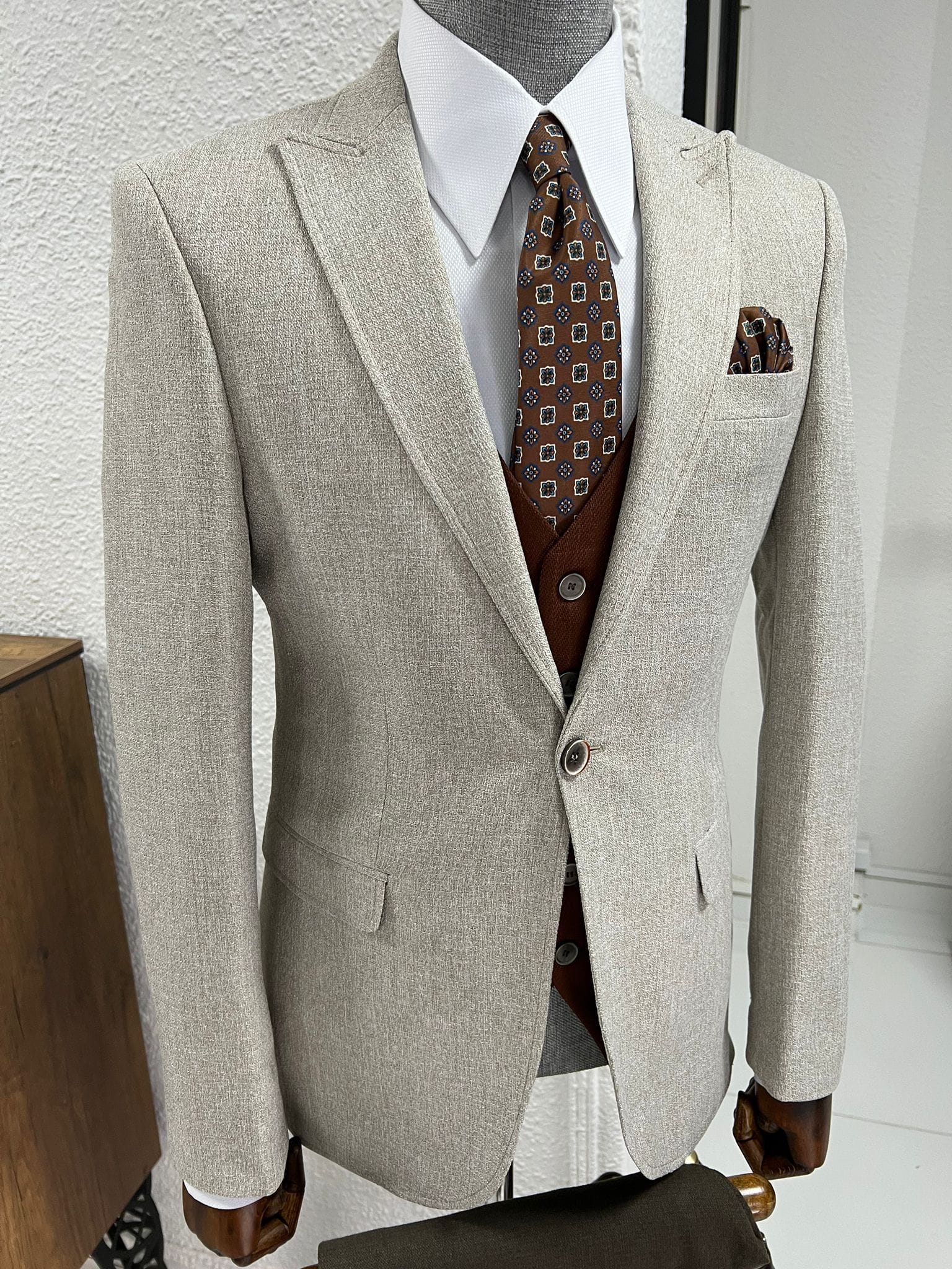 Slim Fit Pointed Collar Beige Vest Suit