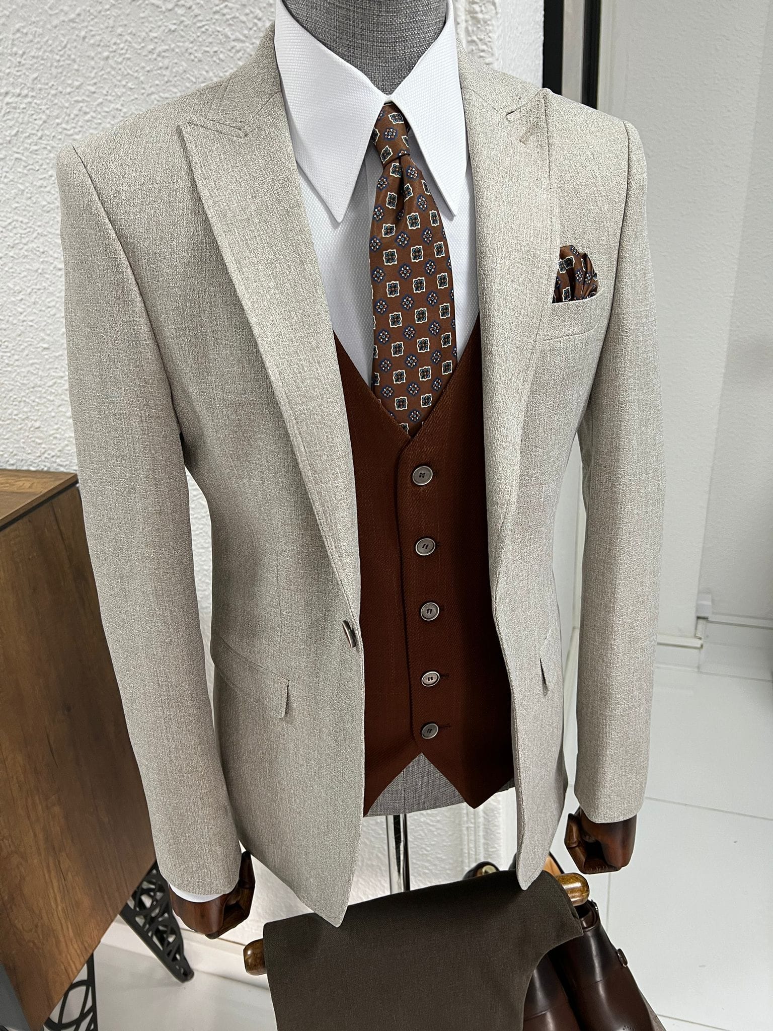 Slim Fit Pointed Collar Beige Vest Suit