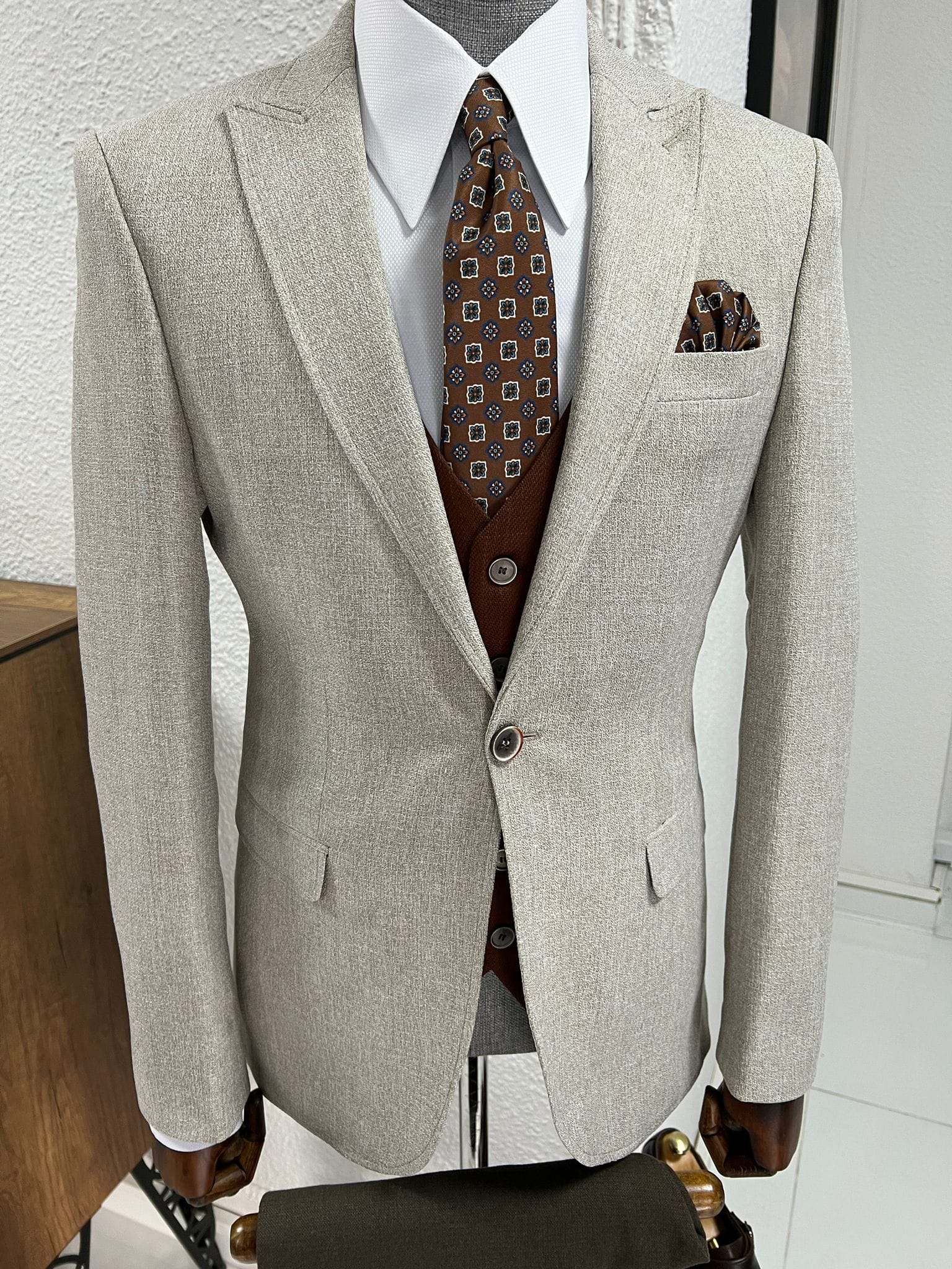 Slim Fit Pointed Collar Beige Vest Suit