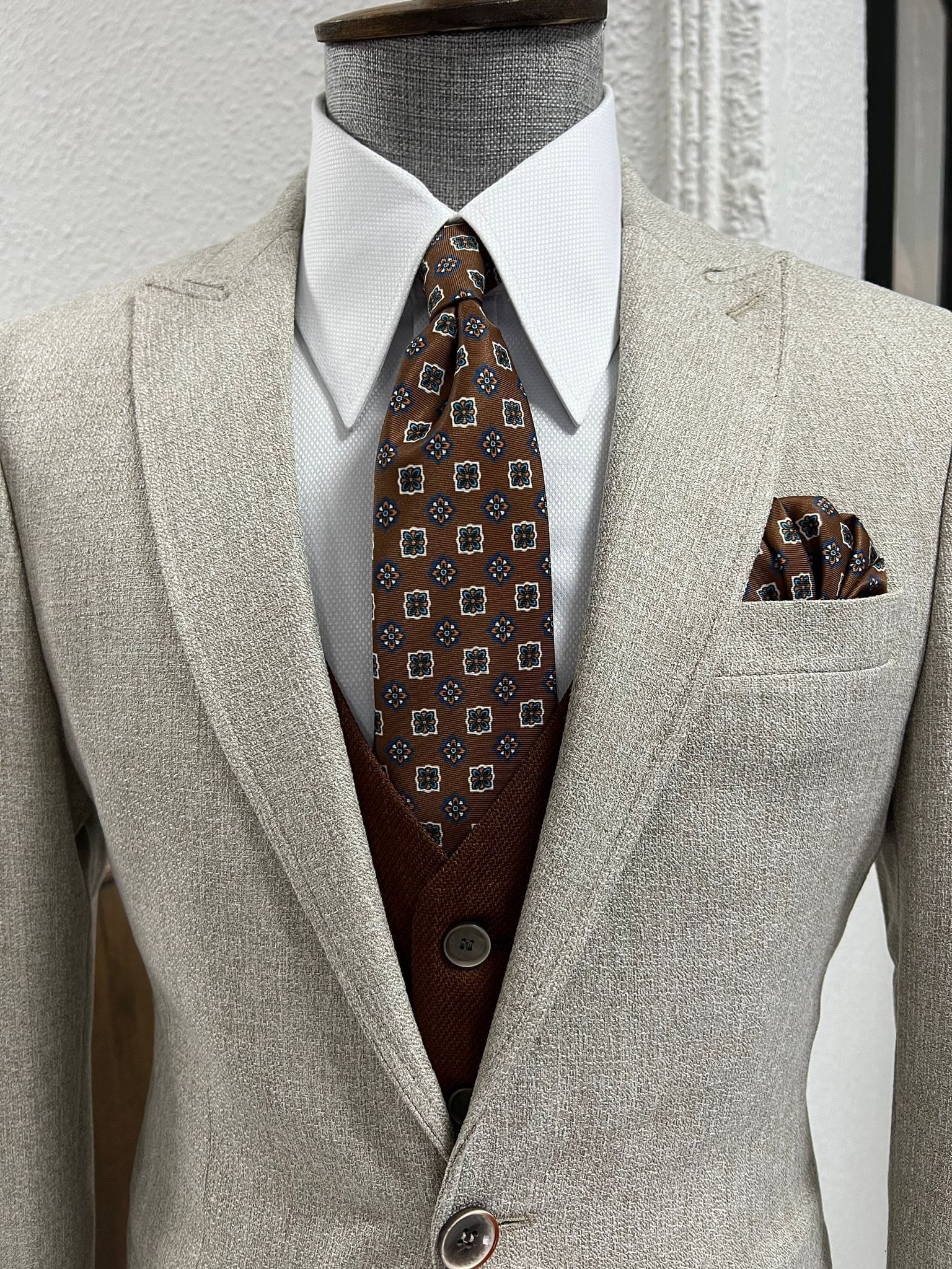 Slim Fit Pointed Collar Beige Vest Suit