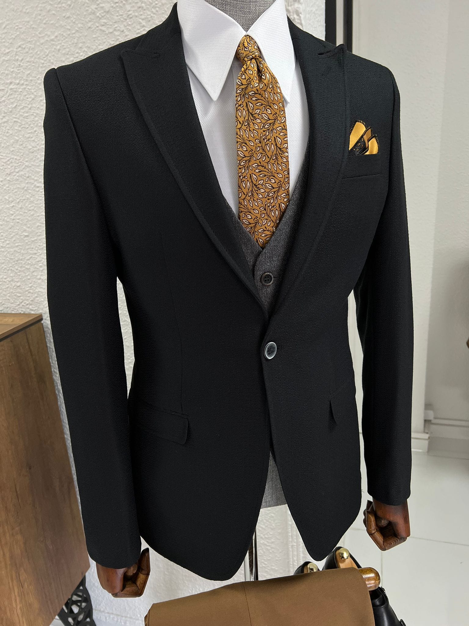 Slim Fit Pointed Collar Black Vest Suit - Men's Suit Combination