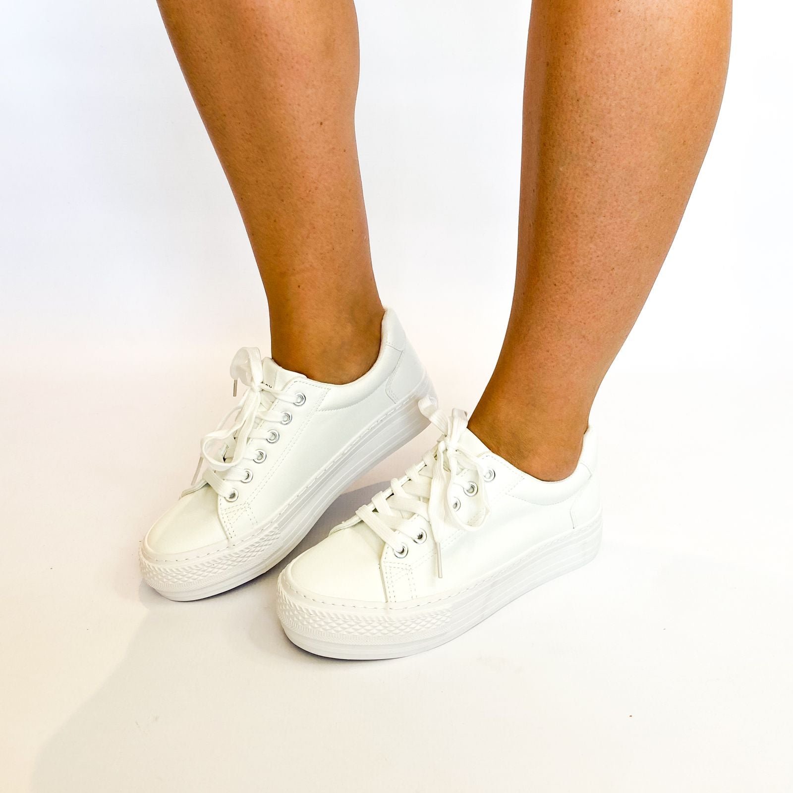 White lace up sneaker Savoy.