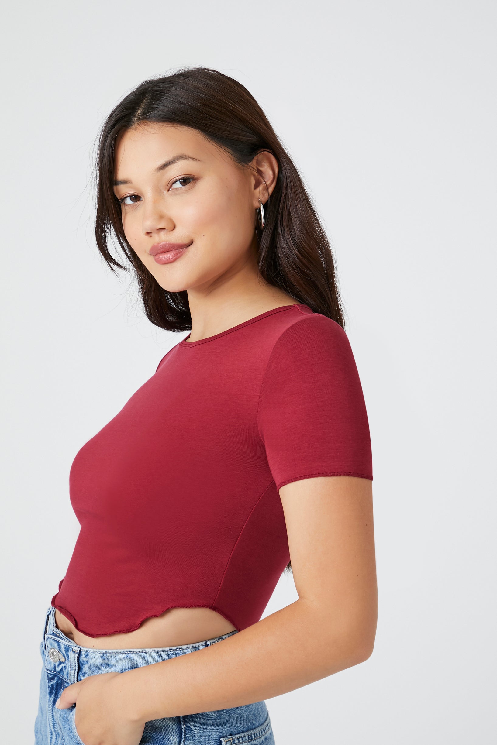 Women's Cropped Tee with a Stylish Curved Hem